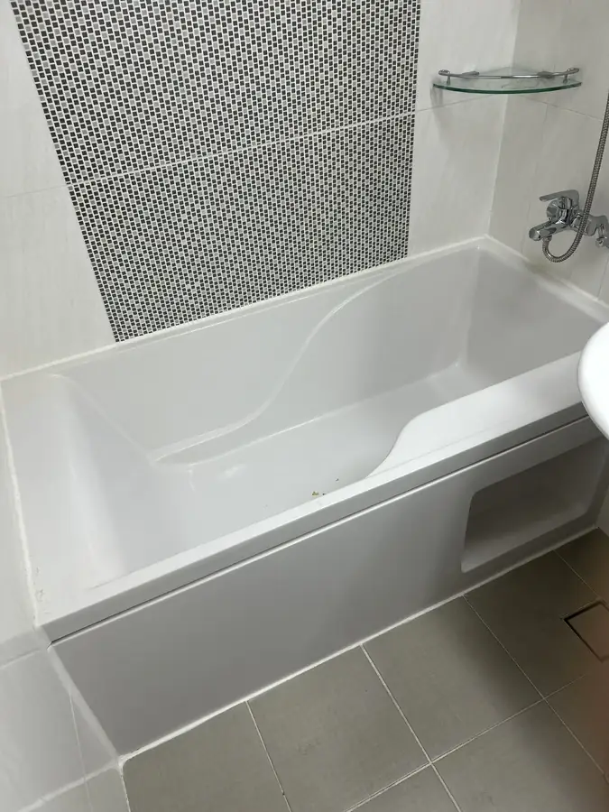 욕조코팅 시공 전 변색된 욕조